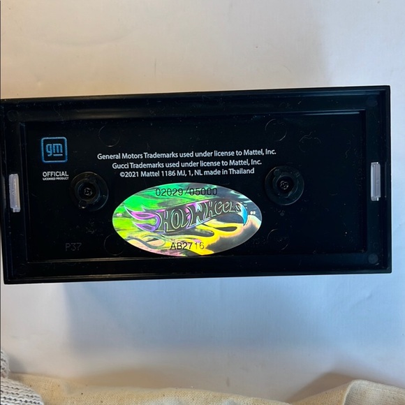 🙌 NWT Gucci x Hot Wheels Cadillac Seville Die-Cast Model Collectible - Picture 11 of 15